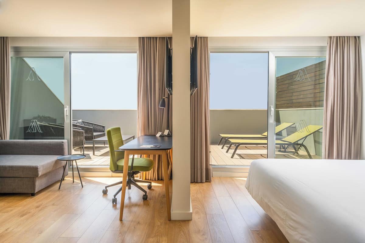 junior suite, terrace | 1 bedroom, down duvets, minibar, in-room safe