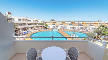 1 dormitori, minibar i escriptori