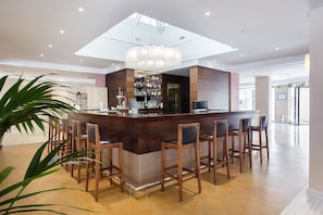 Bar (trong khuôn viên)