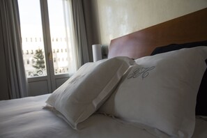 Junior Suite, 1 King Bed, Balcony, City View (Mini) | Egyptian cotton sheets, premium bedding, in-room safe, desk - Gran Hotel Albacete (Albacete)