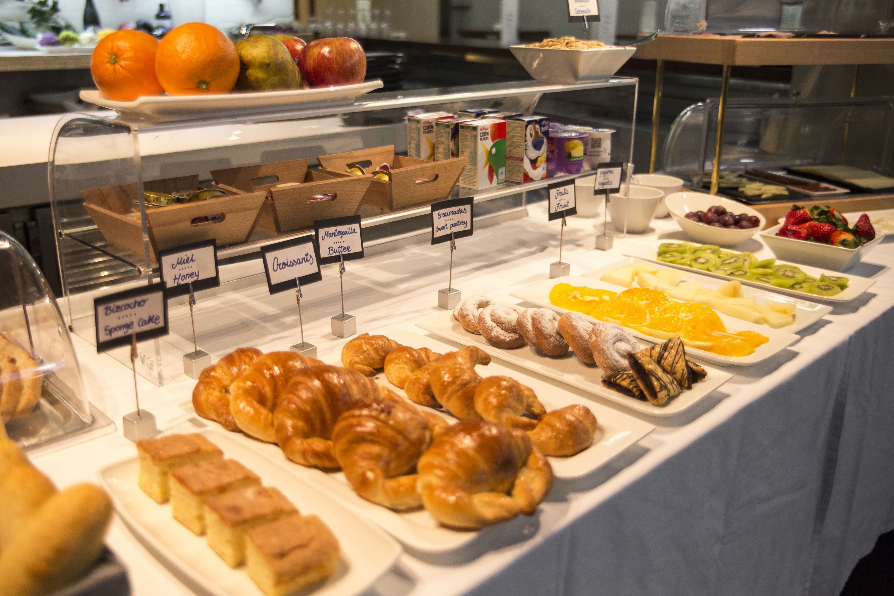 daily continental breakfast (eur 14 per person)