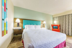 Bureau, espace de travail pour ordinateur portable, rideaux occultants