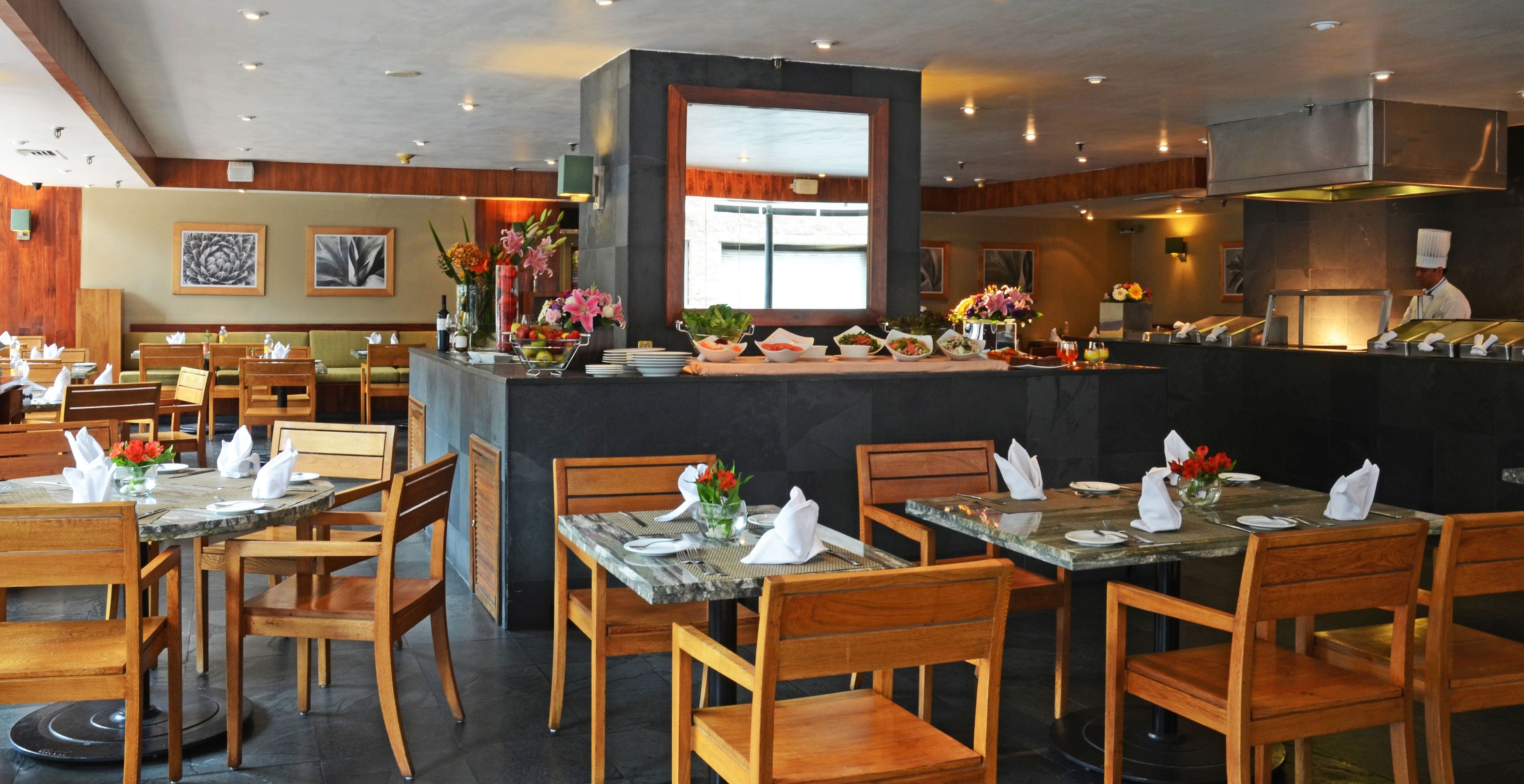 Daily buffet breakfast (MXN 415 per person)