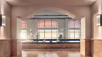 Piscine couverte, 3 piscines extérieures