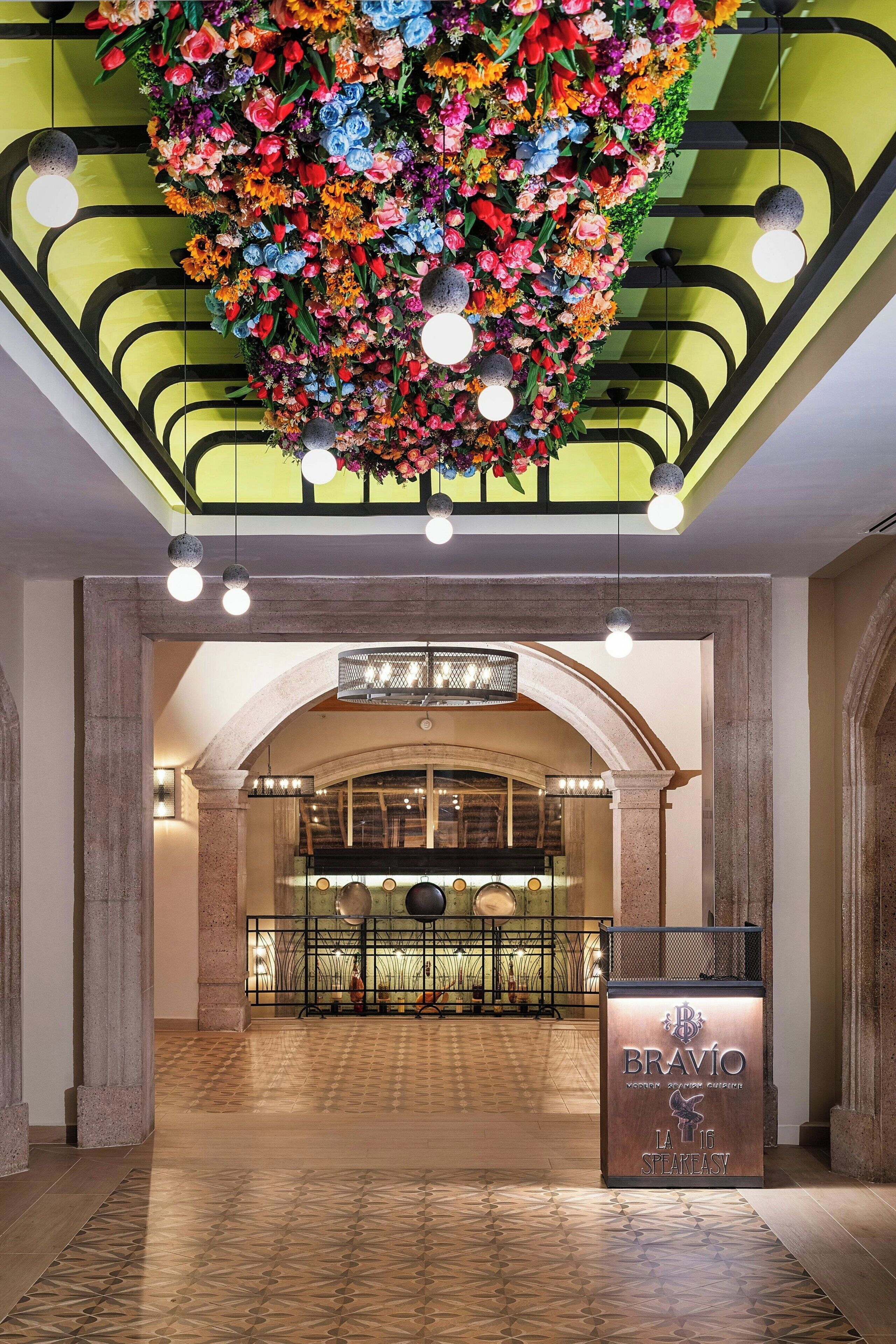 4 restaurants, breakfast served