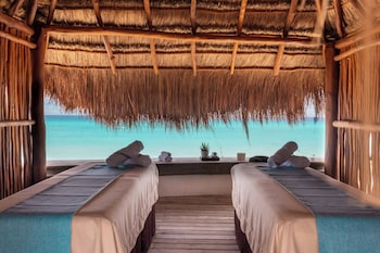 A beachfront hotel with multiple buildings, a sandy beach, and a clear view of the ocean. at JW Marriott Cancun Resort & Spa