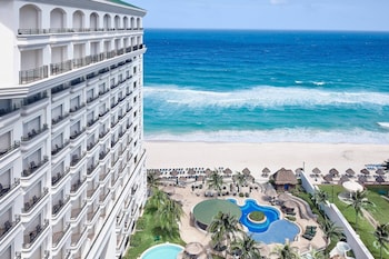 Premium bedding, minibar, in-room safe, desk at JW Marriott Cancun Resort & Spa