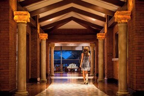 4 restaurants, breakfast served