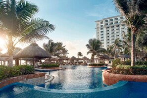 Indoor pool, 3 outdoor pools