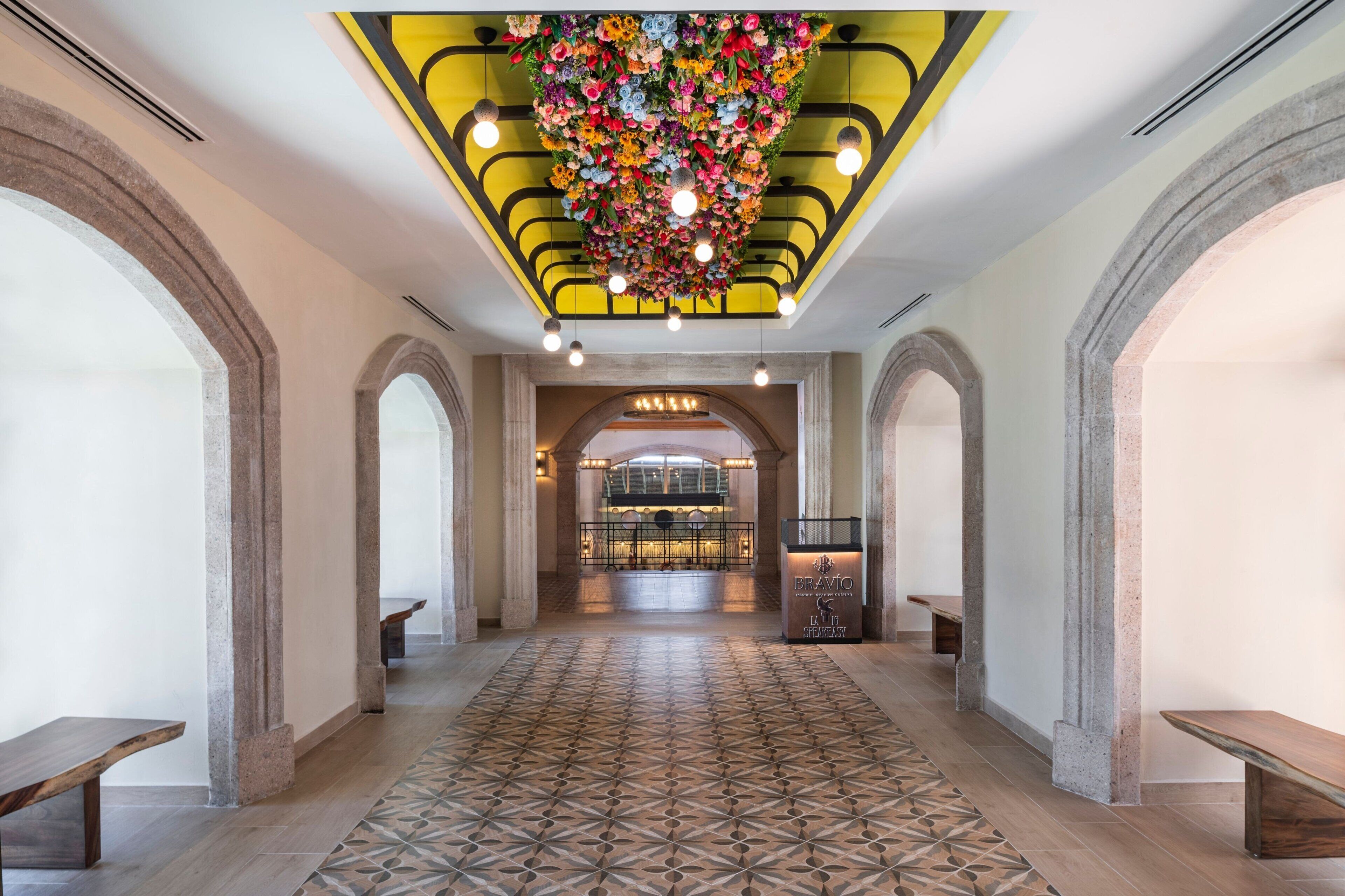 4 restaurants, breakfast served