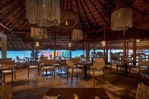 4 restaurants, breakfast served