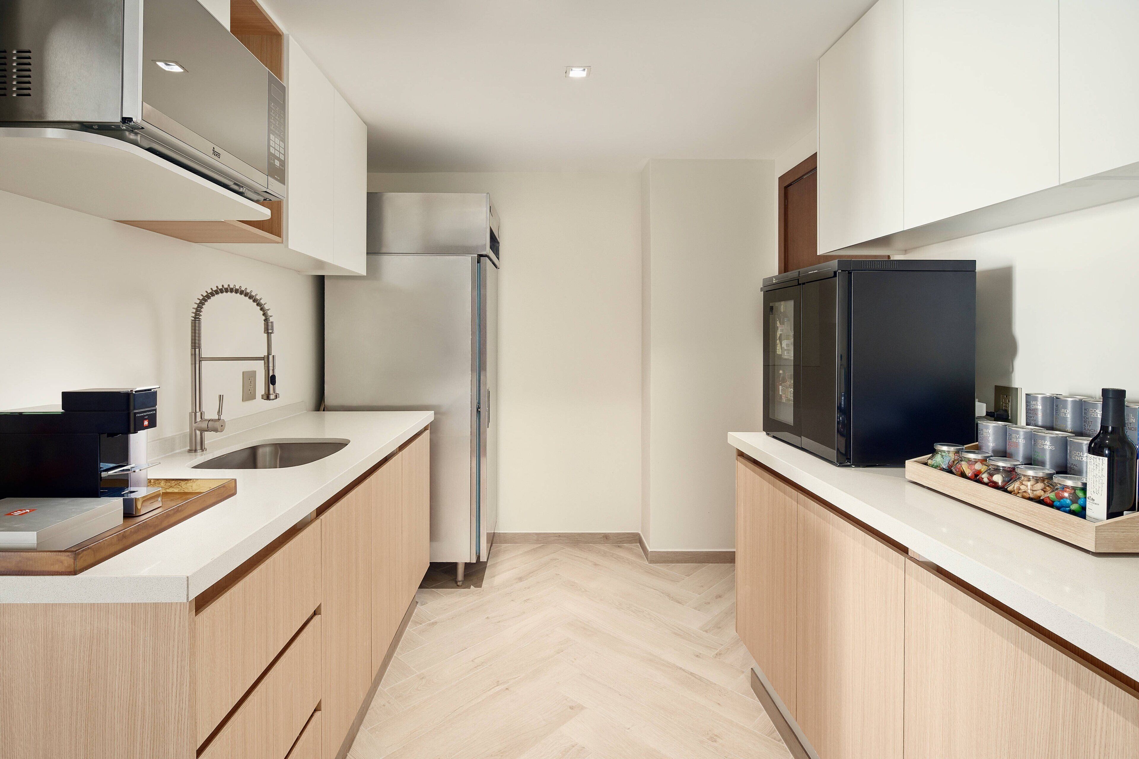 presidential suite, 1 double bed, non smoking | private kitchen | coffee/tea maker