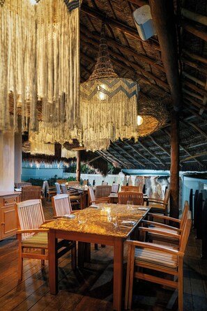 4 restaurants, breakfast served