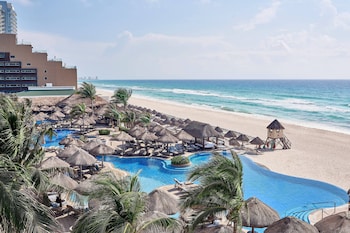 Premium bedding, minibar, in-room safe, desk at JW Marriott Cancun Resort & Spa