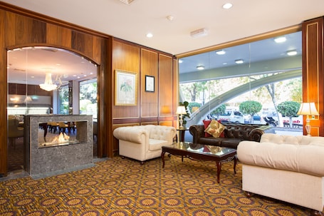 Lobby sitting area. Royal On The Park