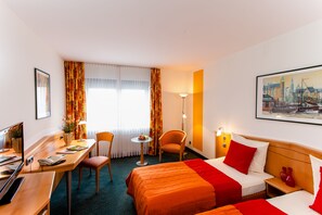 Single Room | Hypo-allergenic bedding, desk, blackout curtains, soundproofing