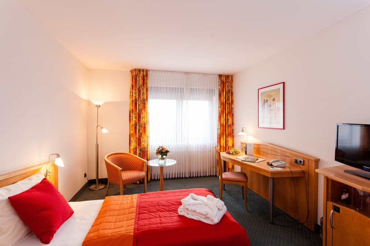 Allergikerbettwaren, Minibar, Schreibtisch, Verdunkelungsvorhänge