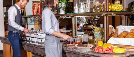 Dagelijks ontbijtbuffet (EUR 18 per persoon)