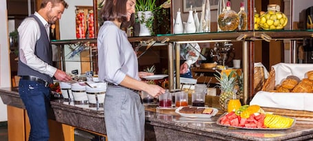 Tägliches Frühstücksbuffet gegen Gebühr. Hotel Panorama Hamburg - Billstedt