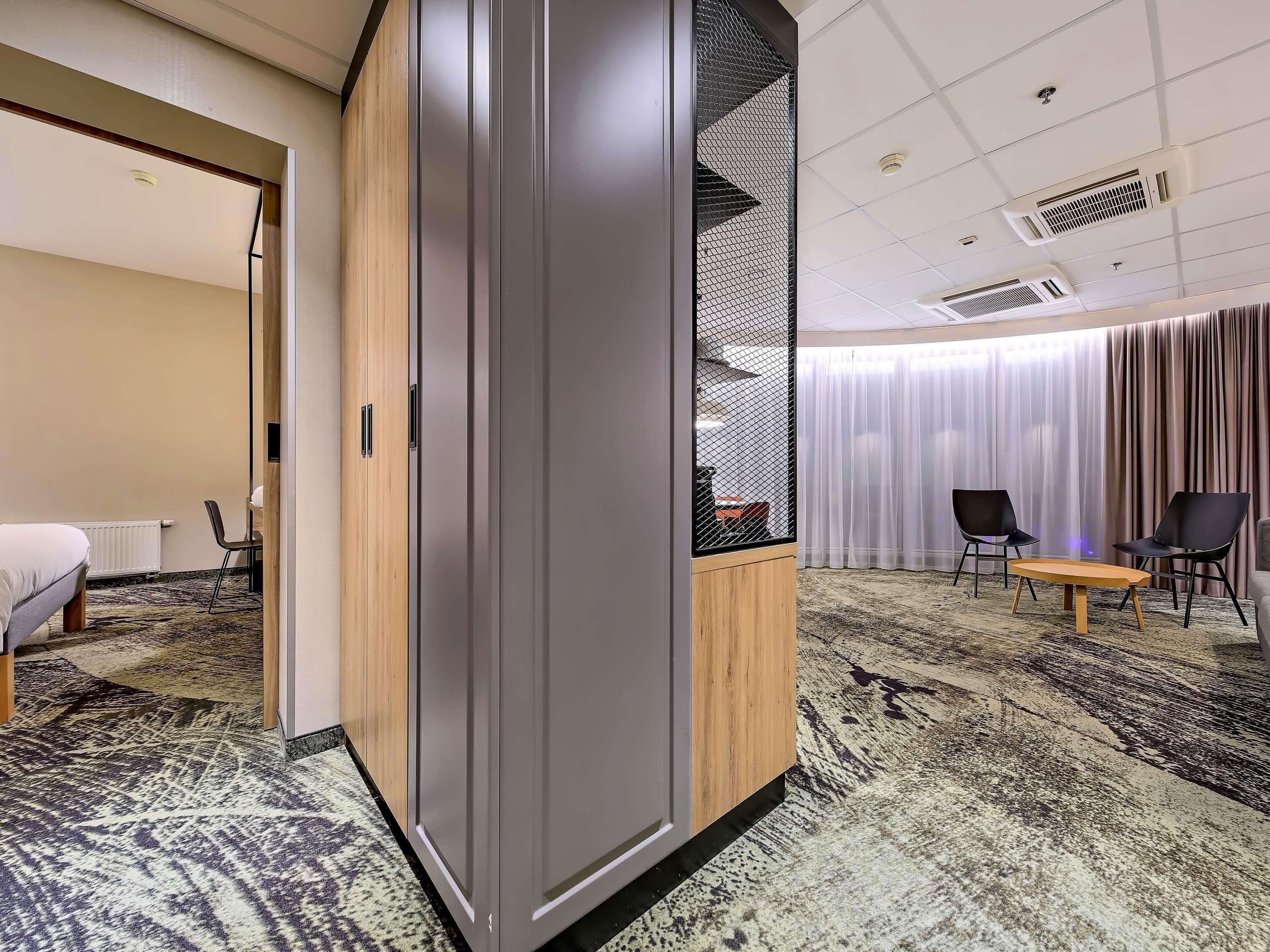 family room, 1 double bed (cathedral view) | hypo-allergenic bedding, in-room safe, desk, blackout curtains