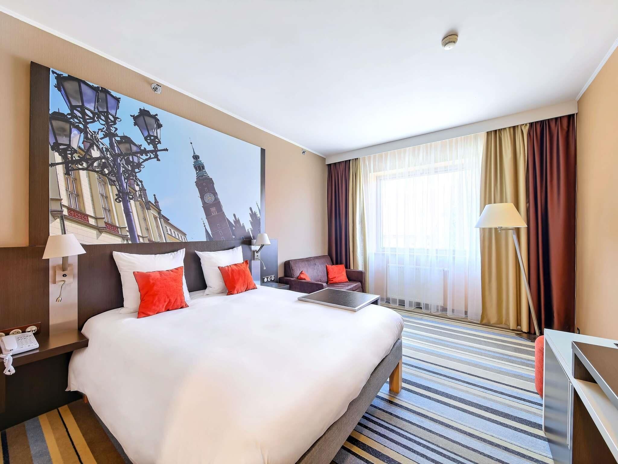 Classic Room, 1 Double Bed with Sofa ( City or Cathedral view) | Hypo-allergenic bedding, minibar, in-room safe, desk