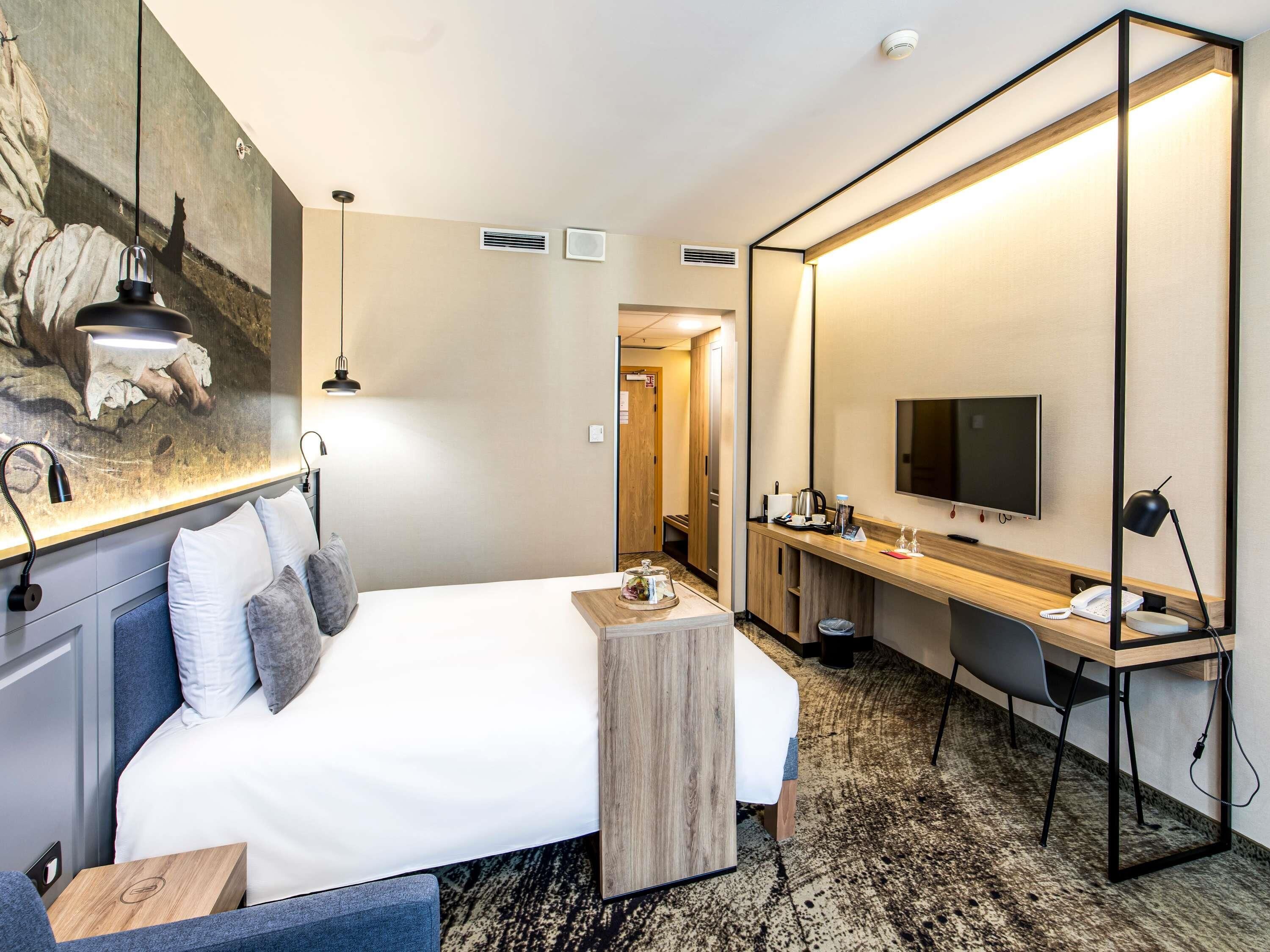 Privilege, Quarto, 1 cama de casal | Roupas de cama antialérgicas, frigobar, cofres nos quartos, escrivaninha