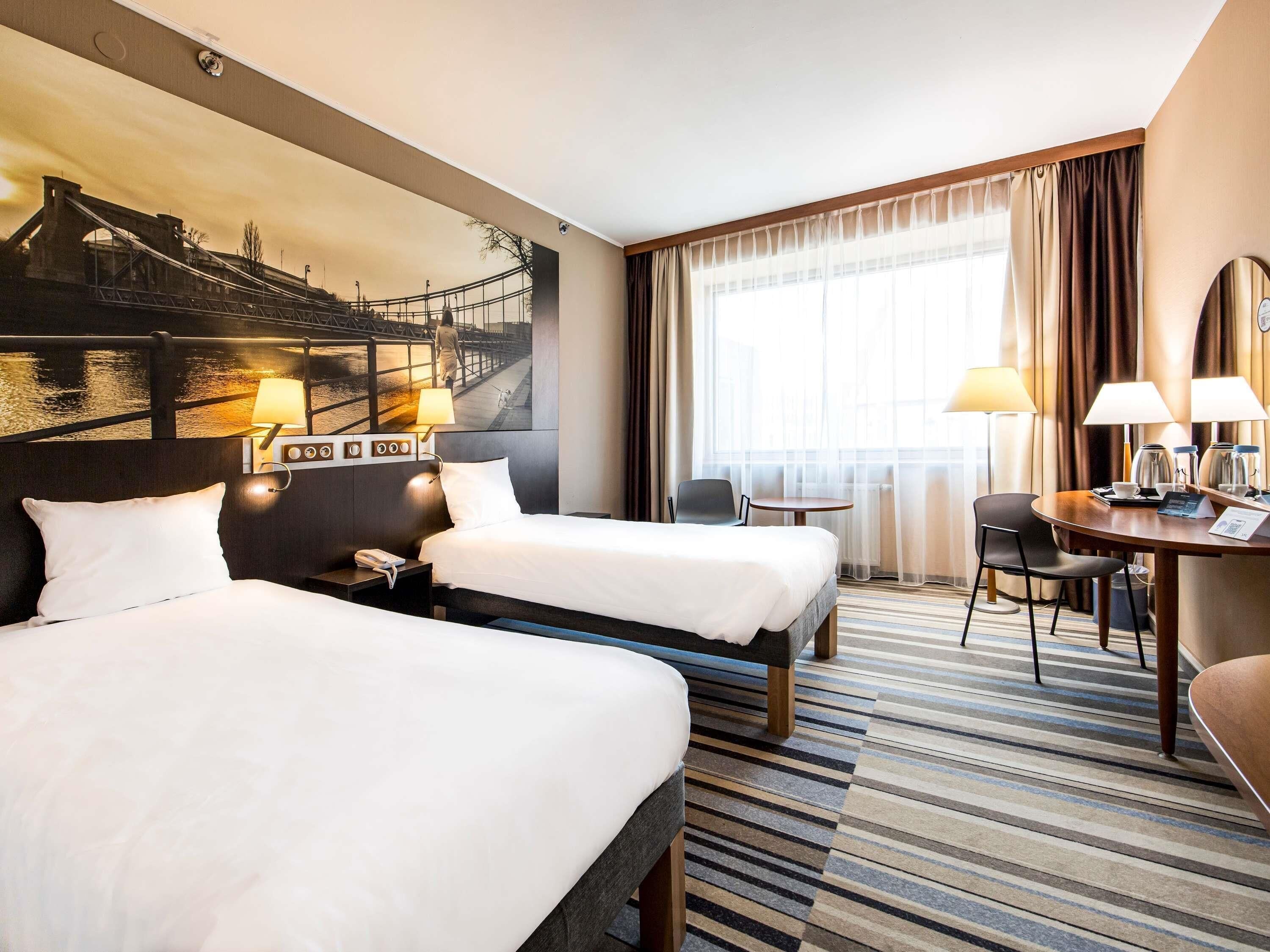 Classic Room, 2 Twin Beds (City or Cathedral View) | Hypo-allergenic bedding, in-room safe, desk, blackout drapes