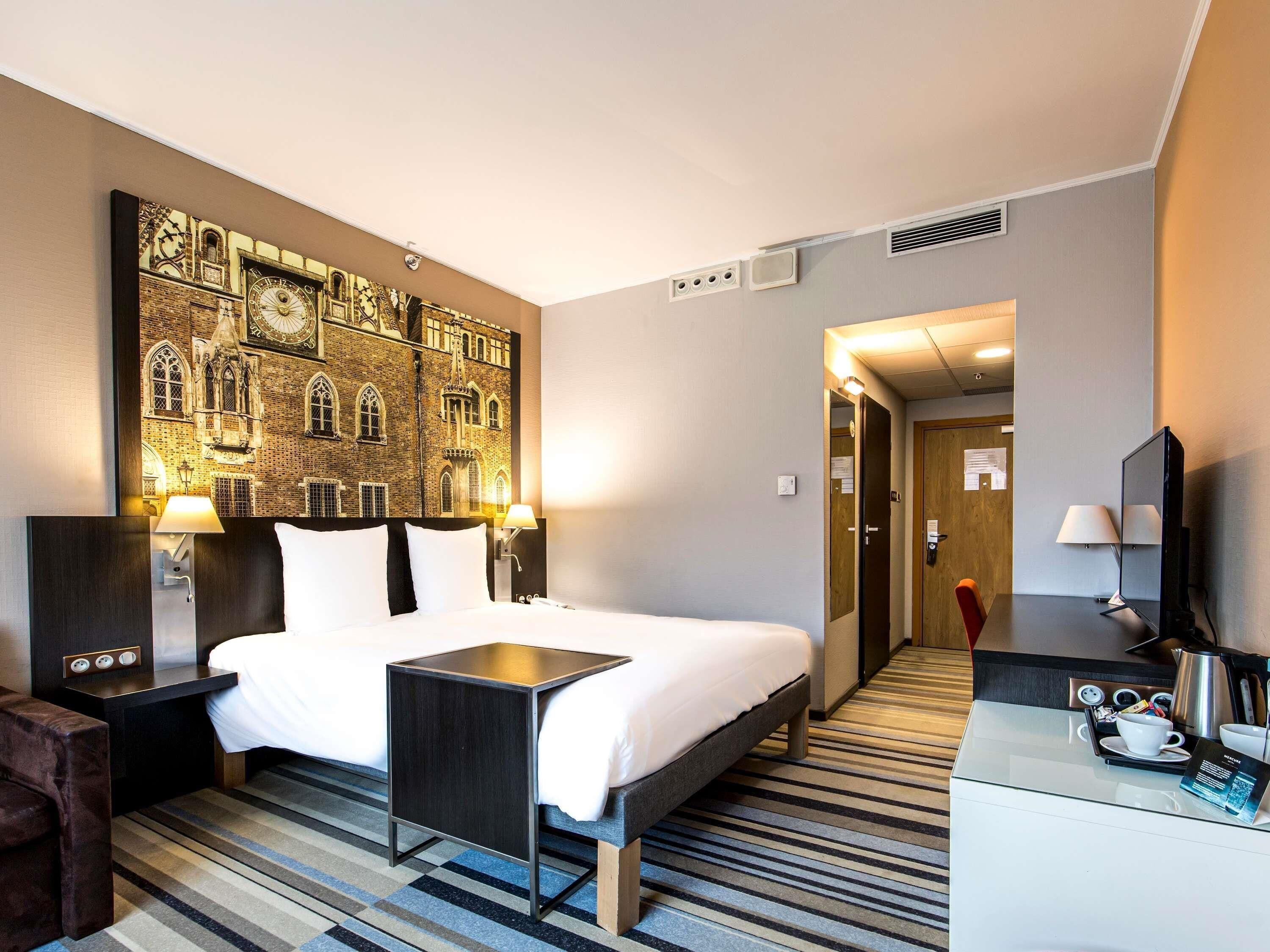 classic room, 1 double bed with sofa ( city or cathedral view) | hypo-allergenic bedding, in-room safe, desk, blackout curtains