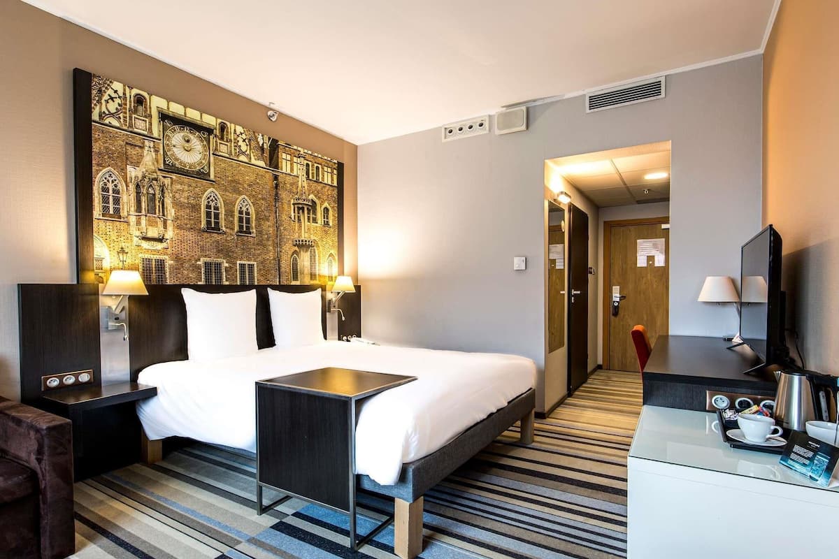 Classic Room, 1 Double Bed with Sofa ( City or Cathedral view) | Literie hypoallergénique, minibar, coffre-fort pour ordinateur portable
