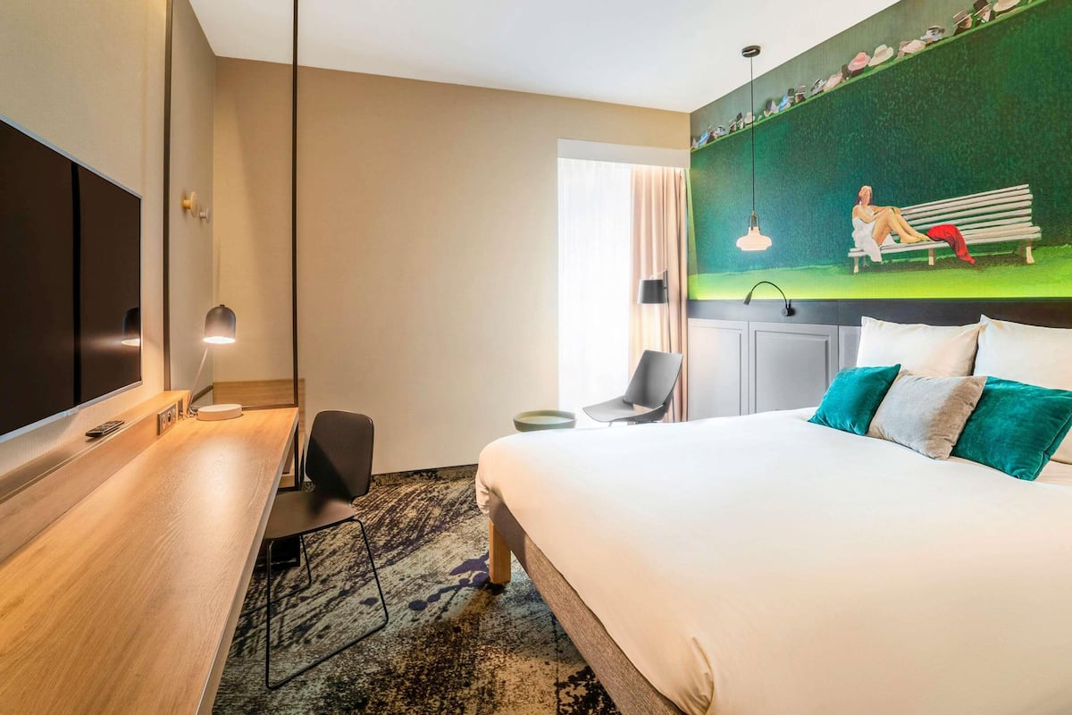 Family Room, 1 Double Bed (Cathedral View) | Hypo-allergenic bedding, in-room safe, desk, blackout drapes