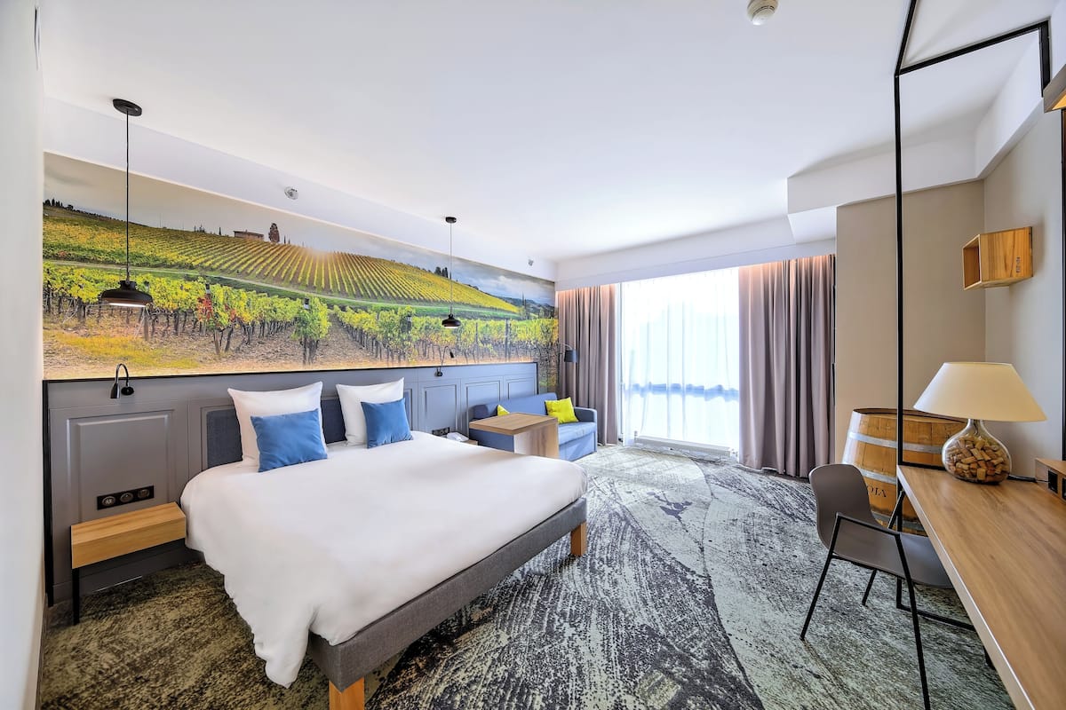 Literie hypoallergénique, coffres-forts dans les chambres, bureau