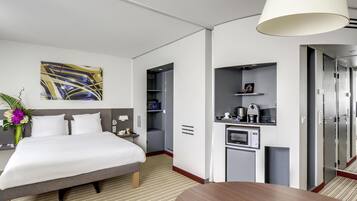 Premium bedding, in-room safe, desk, blackout curtains