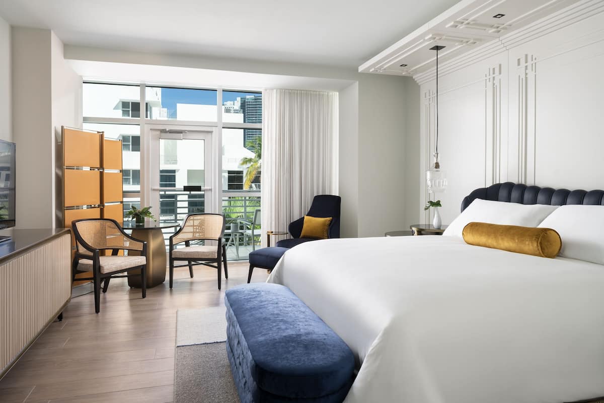 1 bedroom, Egyptian cotton sheets, premium bedding, down duvets