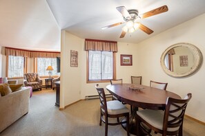 Iron/ironing board, free cribs/infant beds, free WiFi, bed sheets - Landmark Resort (Egg Harbor)