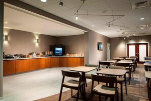 Free daily buffet breakfast - Springhill Suites By Marriott Chicago Lincolnshire (Lincolnshire)