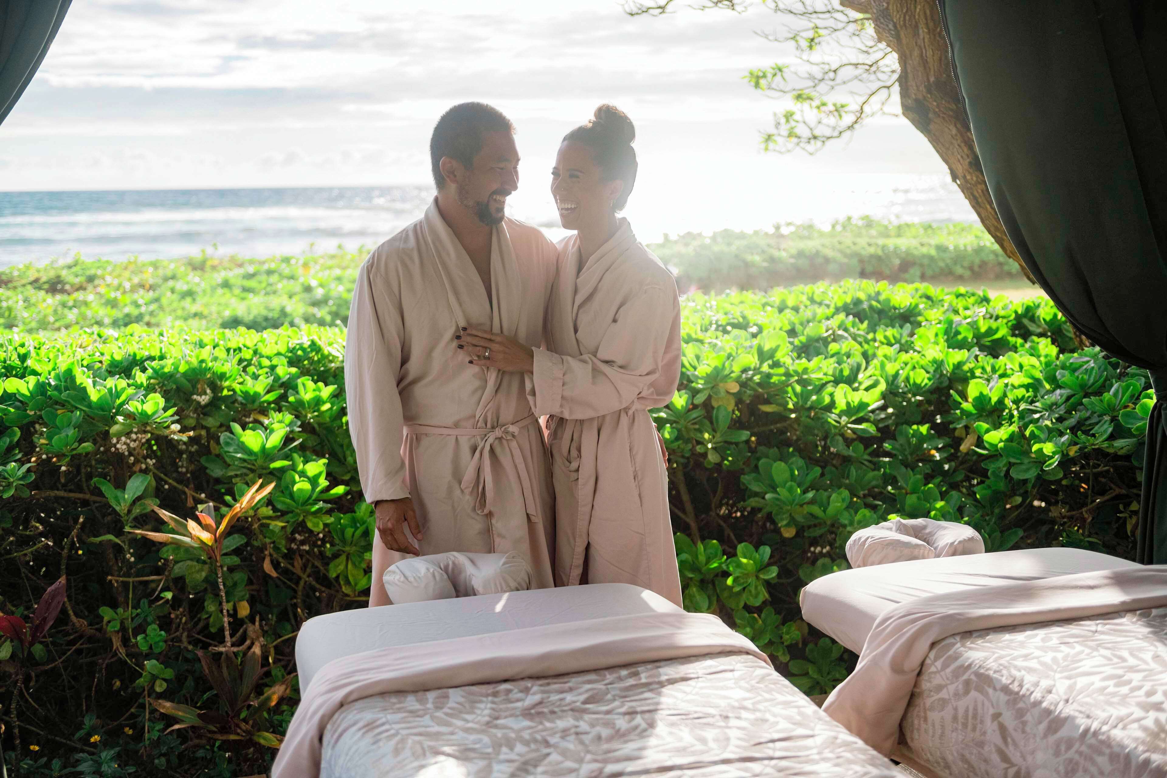 Beach massages, massages