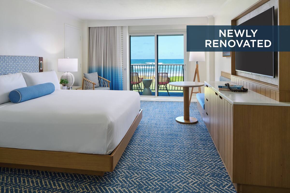 Signature Room, 1 King Bed, Oceanfront (Club Lounge Access, Newly Renovated) | Down comforters, in-room safe, desk, laptop workspace