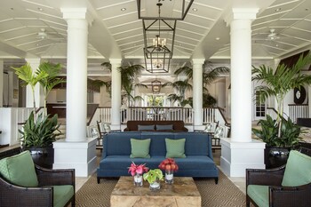 Sitting area in hotel lobby at OUTRIGGER Kauaʻi Beach Resort & Spa