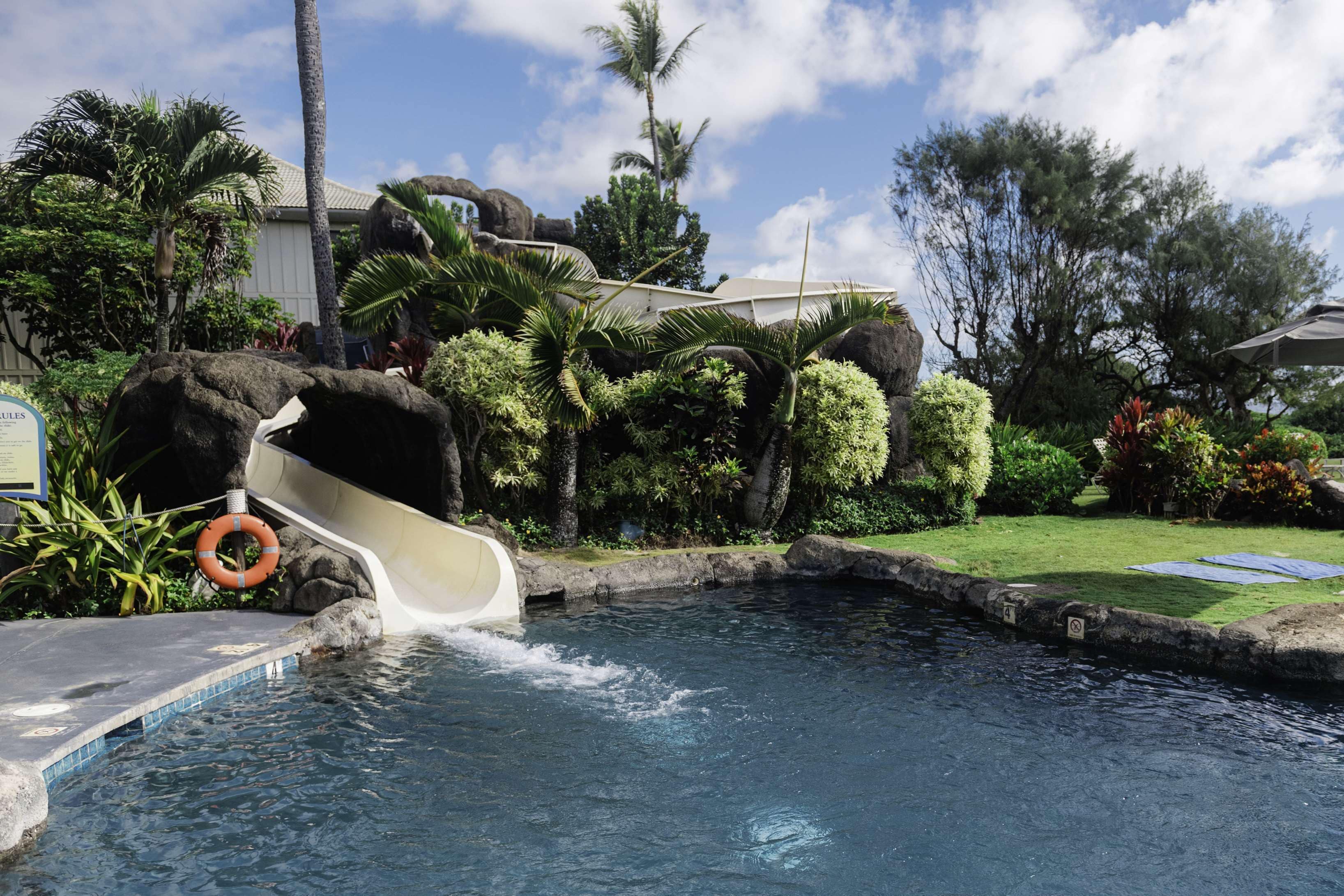 4 piscines extérieures, parasols de plage, chaises longues