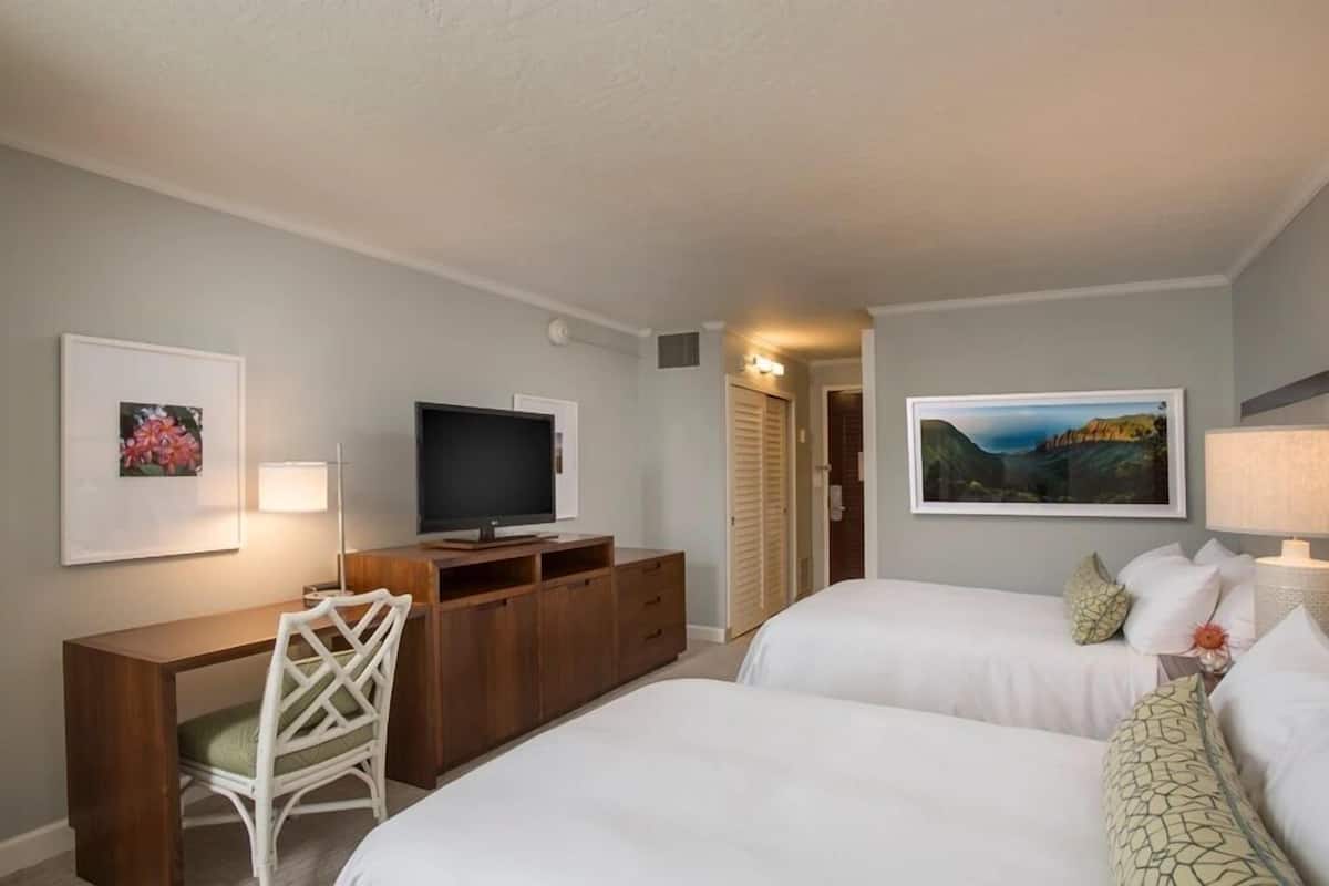 Down comforters, in-room safe, desk, laptop workspace