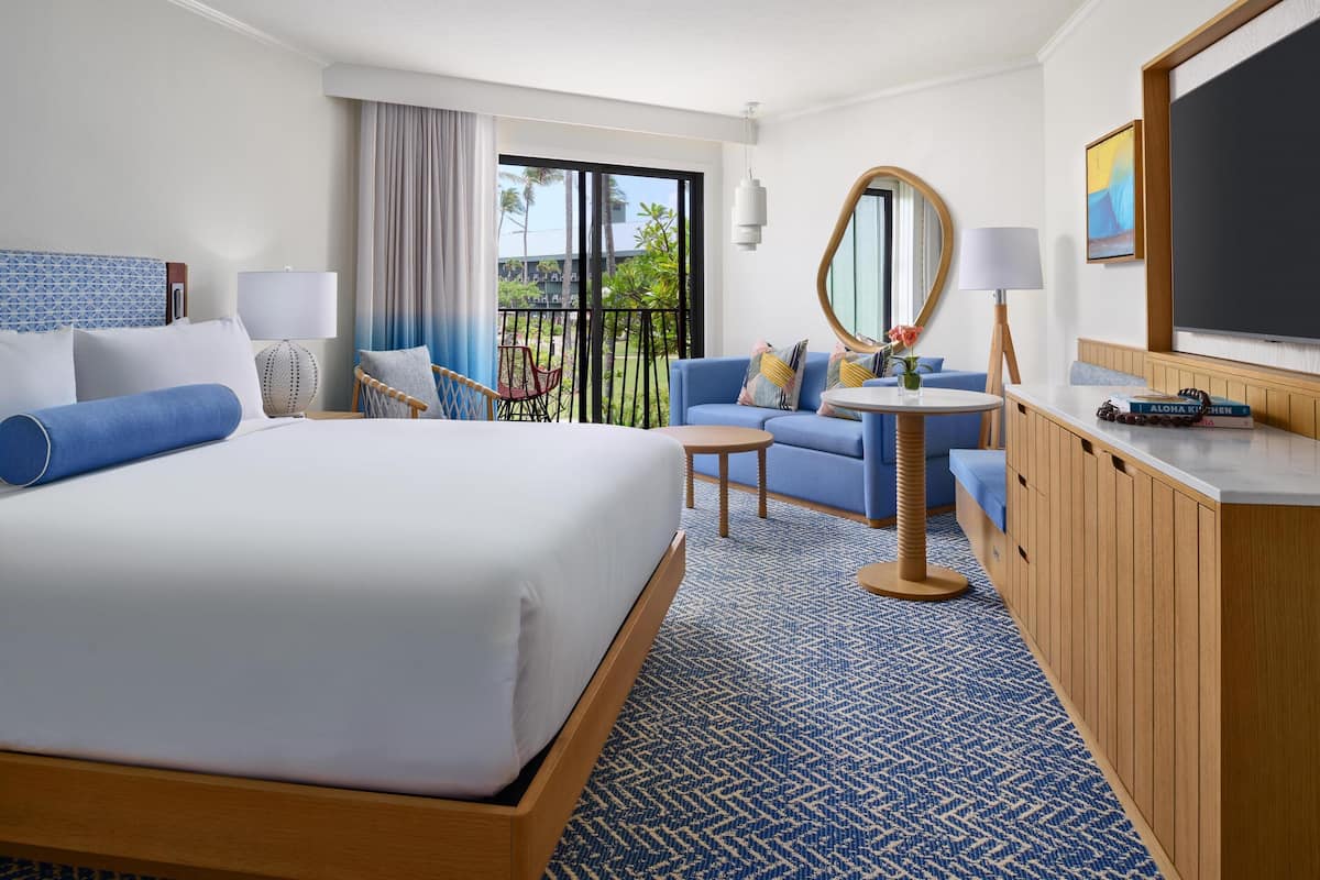 Signature Room, 1 King Bed (Pool Ocean View) | Down comforters, in-room safe, desk, laptop workspace
