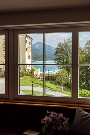 Grand Premier Lakeview Room