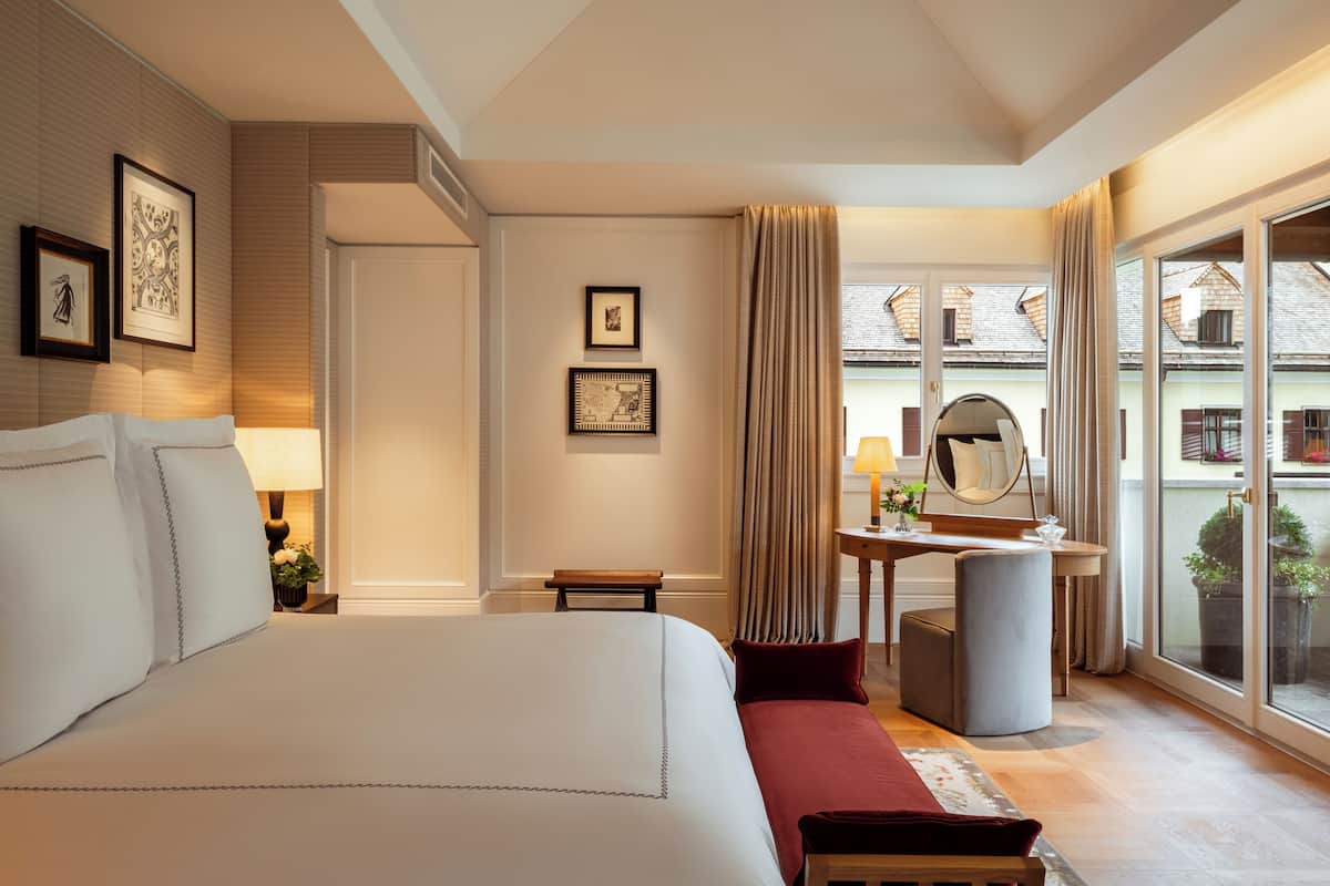 1 bedroom, premium bedding, free minibar items, in-room safe