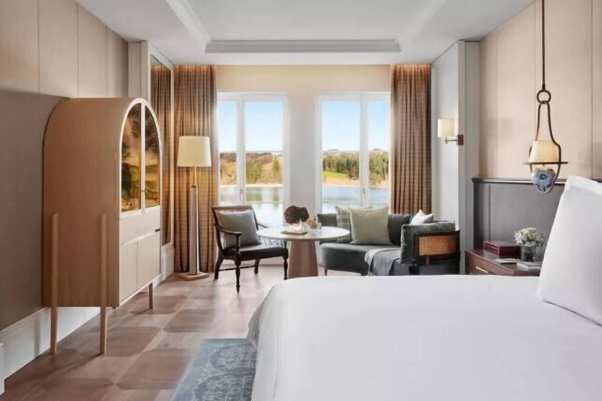 Premium bedding, free minibar items, in-room safe, desk