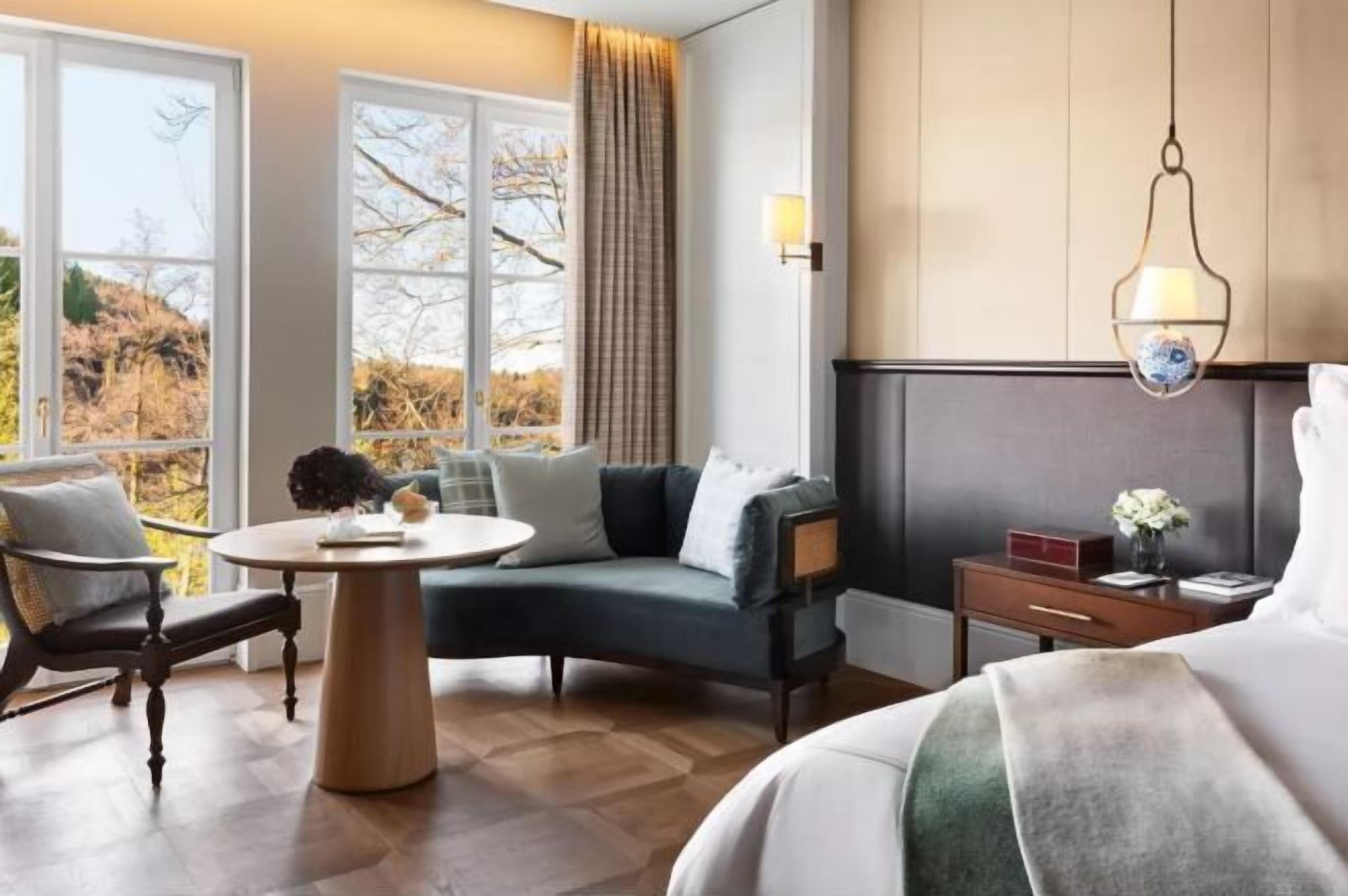 Premium bedding, free minibar items, in-room safe, desk