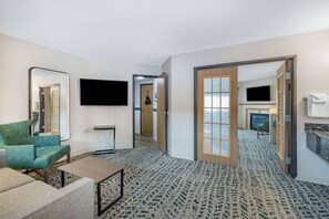 Superior Suite, 1 King Bed, Non Smoking (Second Floor, One Bedroom) | Desk, blackout drapes, iron/ironing board, rollaway beds - AmericInn by Wyndham Duluth South Black Woods Event Center (Duluth)