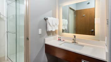 Amenidades de baño gratuitas, secadora de cabello, toallas, jabón