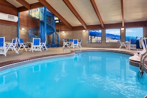 Indoor pool, sun loungers
