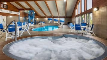 Indoor pool, sun loungers