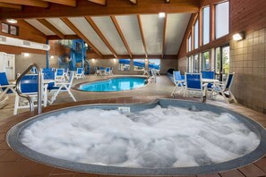 Indoor pool, sun loungers